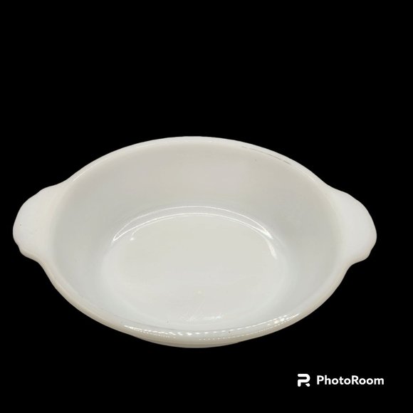 Vintage Anchor Hocking Fire King Milk Glass 1 1/2 Qt. Casserole Made In USA - Picture 1 of 8